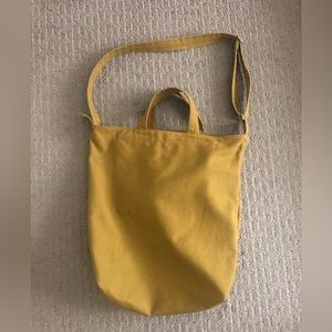 Baggu duck bag in Spanish olive
